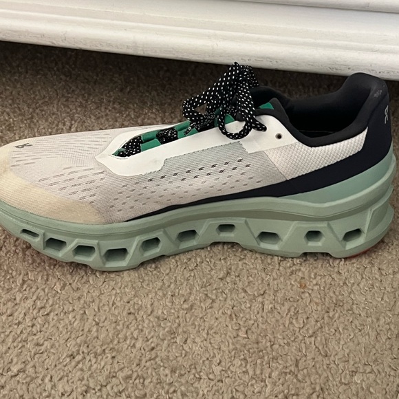 ON CLOUD MONSTER - Picture 4 of 4